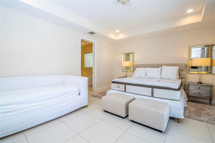 Image No.31-6 Bed House for sale