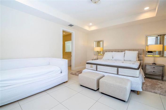 Image No.30-6 Bed House for sale