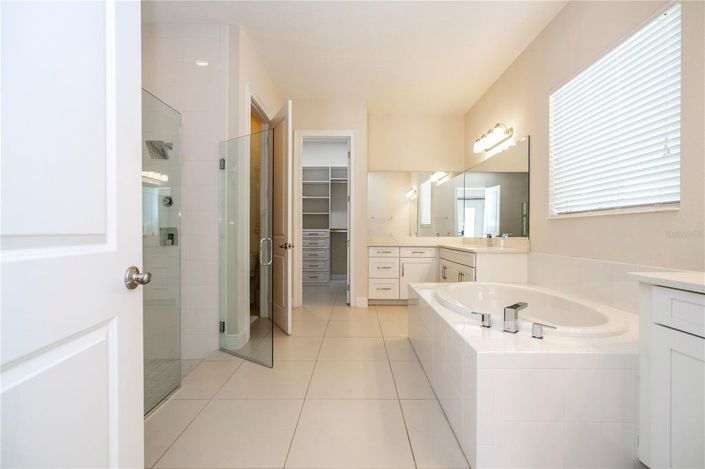 Image No.32-6 Bed House for sale