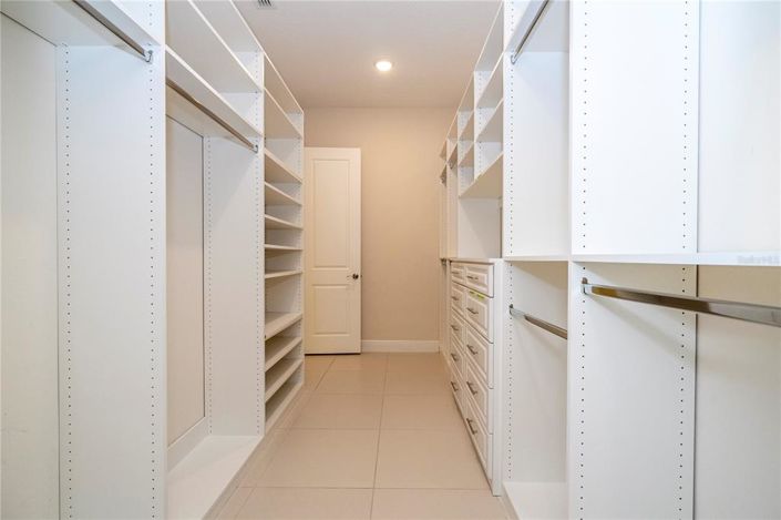 Image No.34-6 Bed House for sale