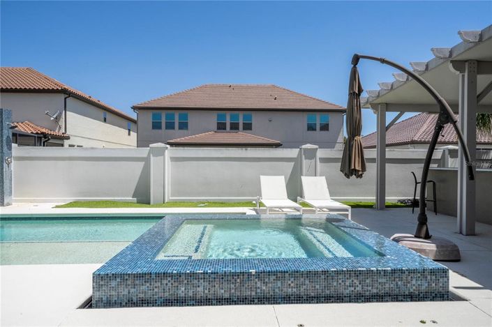 Image No.40-6 Bed House for sale