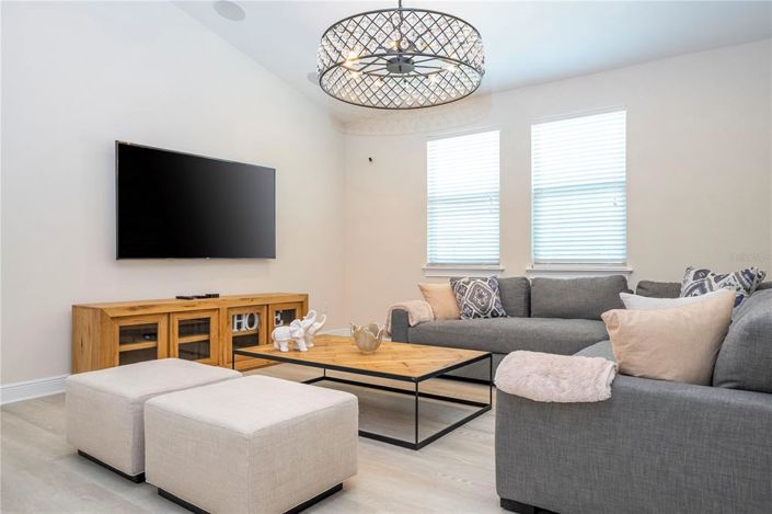 Image No.58-6 Bed House for sale