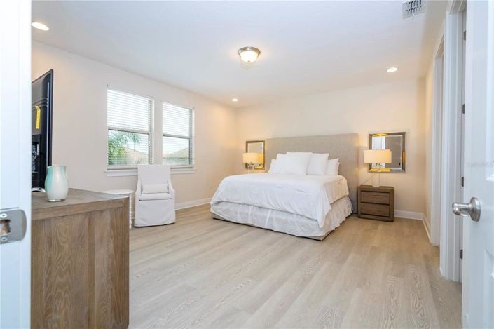 Image No.60-6 Bed House for sale