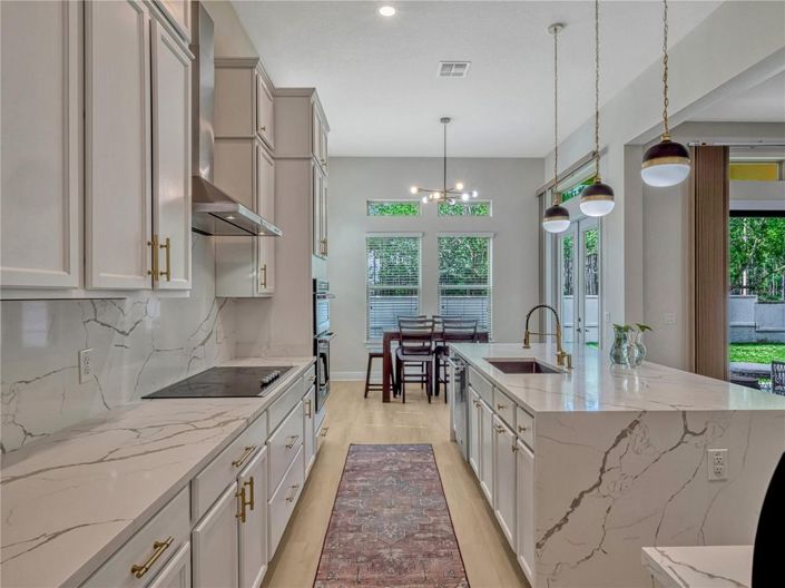 Image No.17-5 Bed House for sale