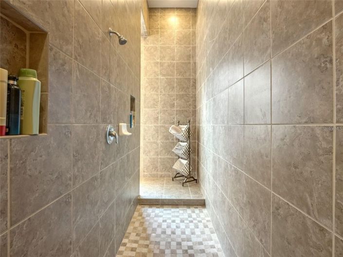 Image No.31-5 Bed House for sale