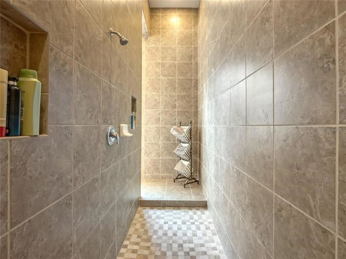 Image No.30-5 Bed House for sale