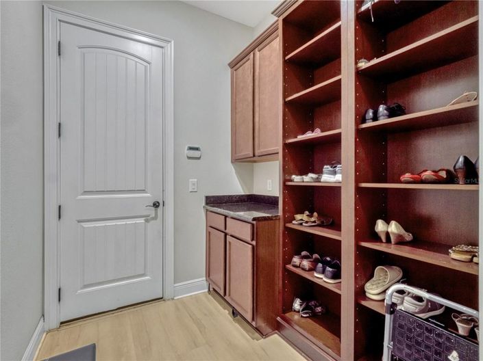 Image No.38-5 Bed House for sale