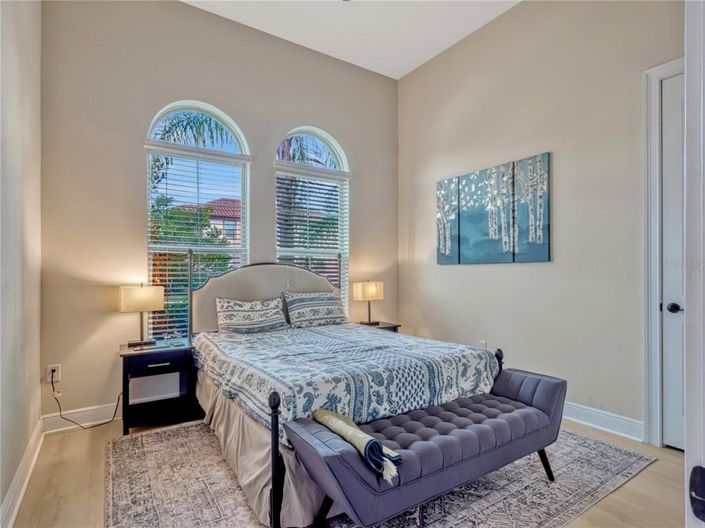 Image No.42-5 Bed House for sale