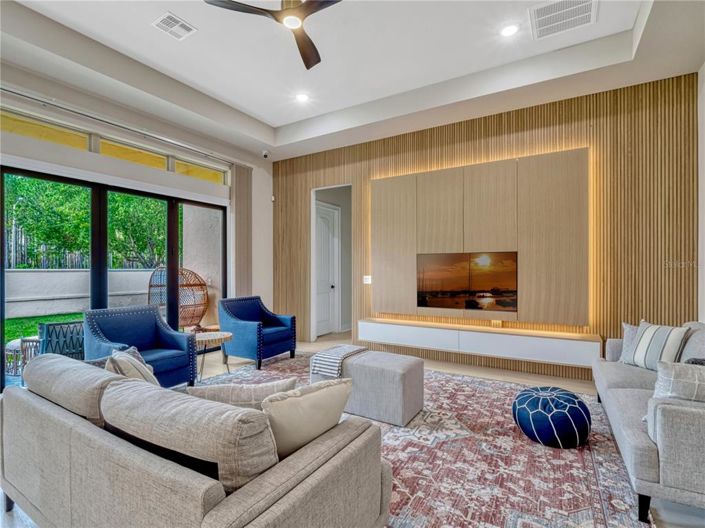 Image No.9-5 Bed House for sale