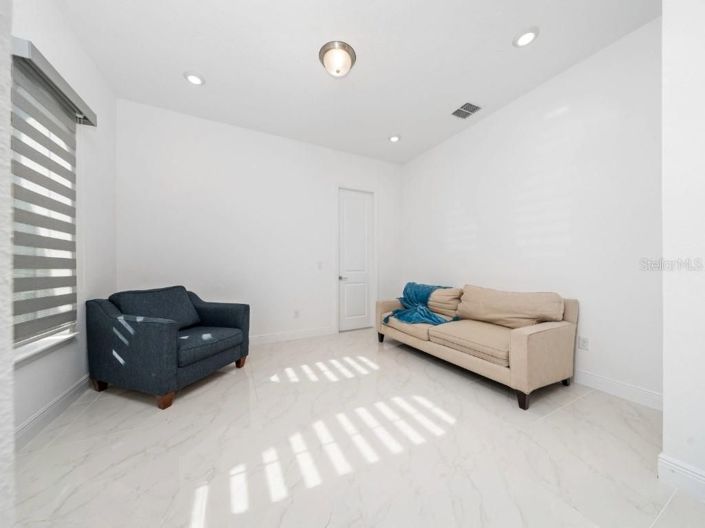 Image No.20-6 Bed House for sale