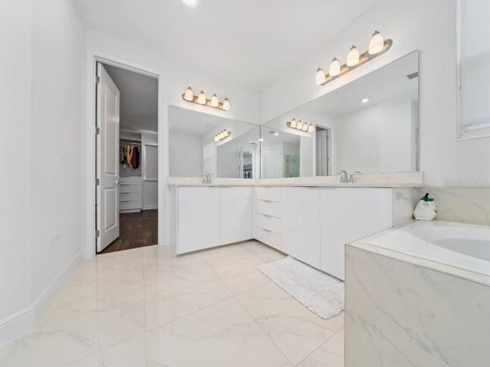 Image No.40-6 Bed House for sale