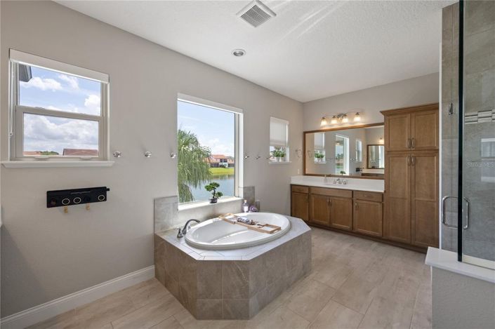 Image No.18-5 Bed House for sale