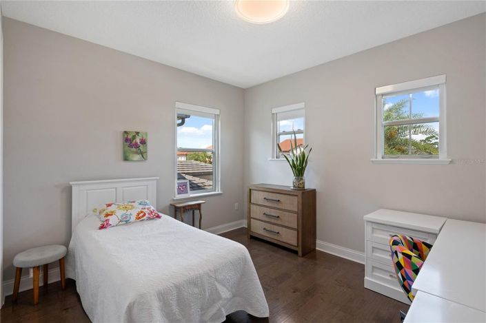 Image No.27-5 Bed House for sale