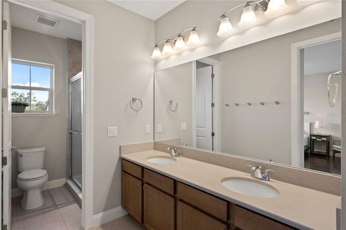 Image No.30-5 Bed House for sale