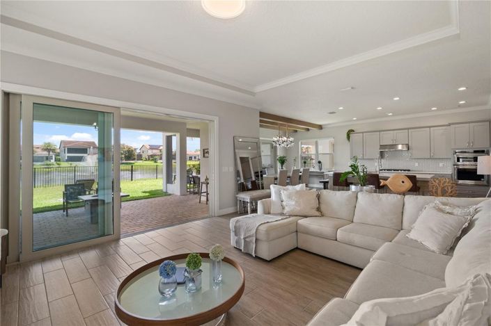 Image No.7-5 Bed House for sale