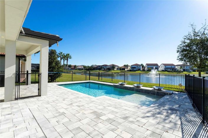 Image No.32-5 Bed House for sale