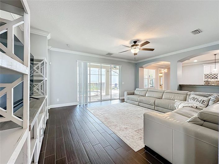 Image No.12-5 Bed House for sale