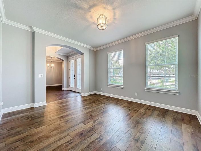 Image No.16-5 Bed House for sale