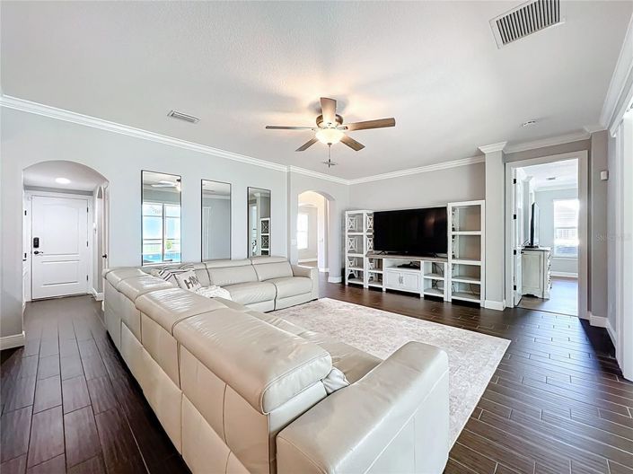 Image No.17-5 Bed House for sale