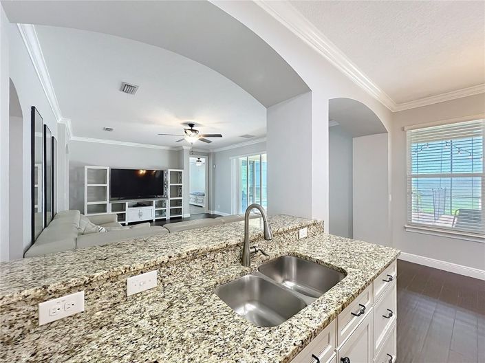 Image No.20-5 Bed House for sale