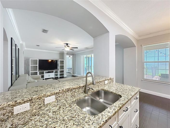 Image No.19-5 Bed House for sale