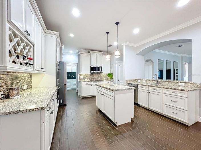 Image No.30-5 Bed House for sale