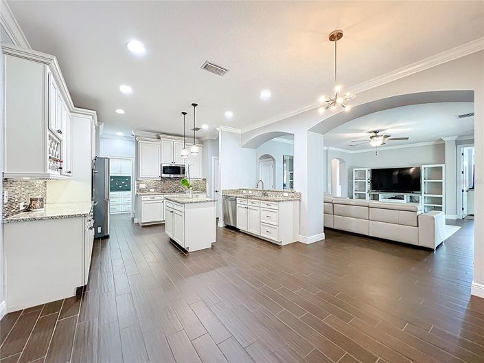 Image No.32-5 Bed House for sale