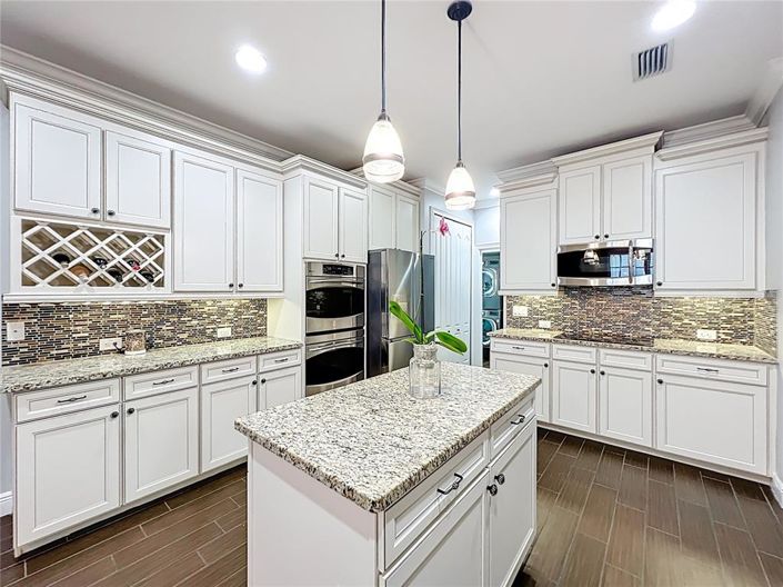 Image No.4-5 Bed House for sale