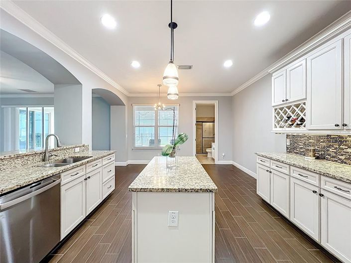 Image No.9-5 Bed House for sale