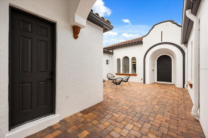 Image No.12-4 Bed House for sale