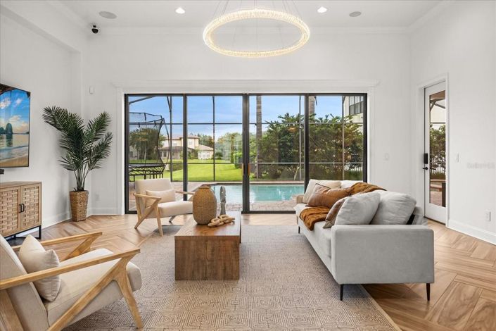 Image No.21-4 Bed House for sale