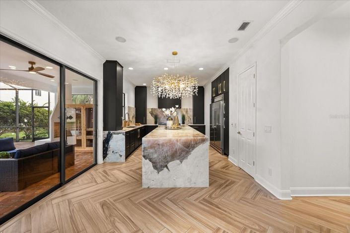 Image No.24-4 Bed House for sale