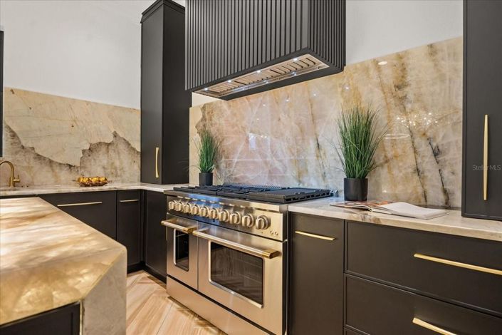 Image No.30-4 Bed House for sale