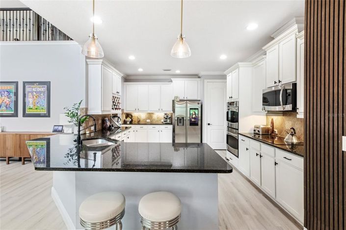 Image No.16-6 Bed House for sale