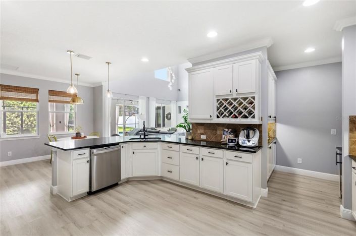 Image No.18-6 Bed House for sale