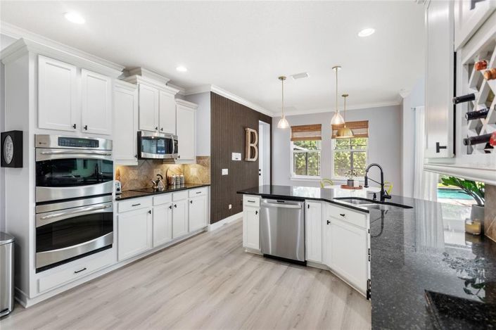 Image No.19-6 Bed House for sale