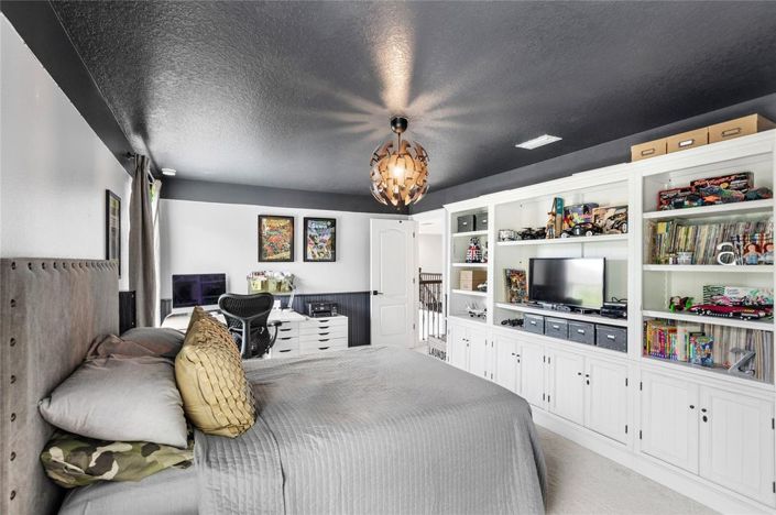 Image No.40-6 Bed House for sale