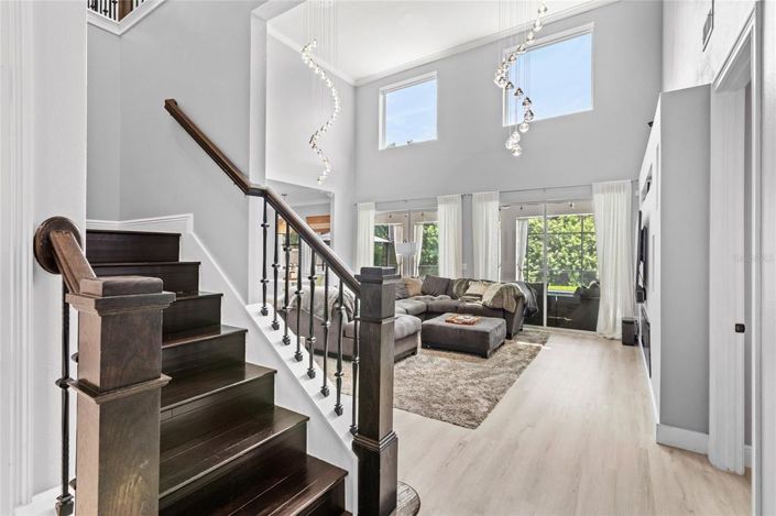 Image No.8-6 Bed House for sale