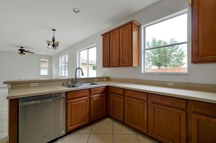 Image No.12-5 Bed House for sale