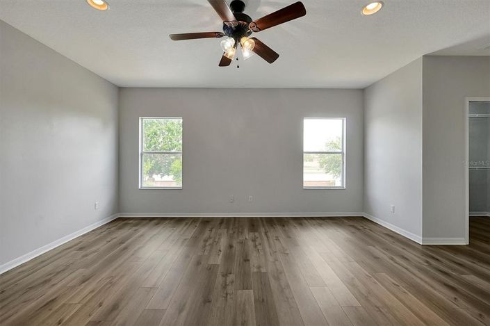 Image No.17-5 Bed House for sale