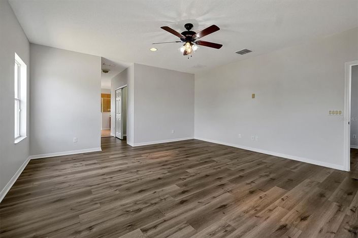 Image No.18-5 Bed House for sale