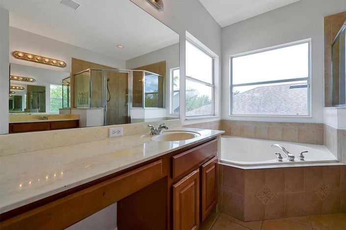 Image No.20-5 Bed House for sale