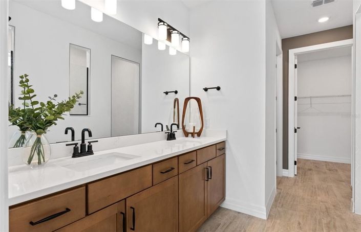 Image No.23-4 Bed House for sale