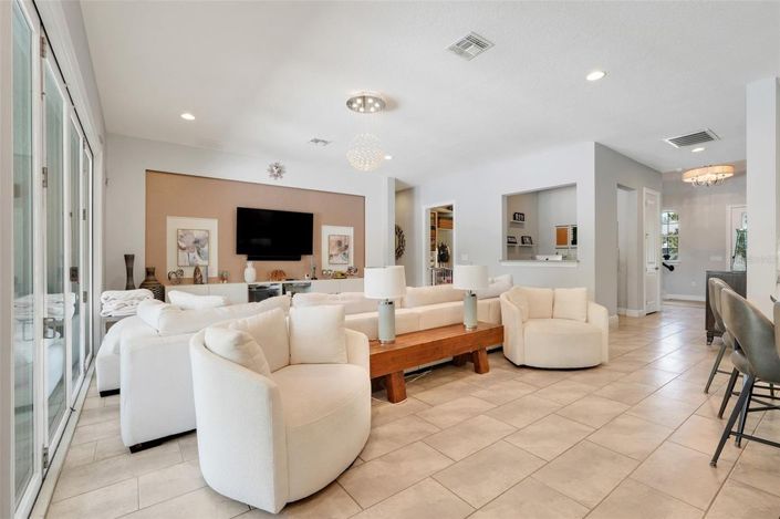 Image No.16-6 Bed House for sale