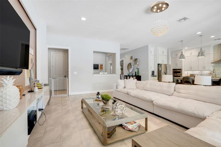 Image No.18-6 Bed House for sale