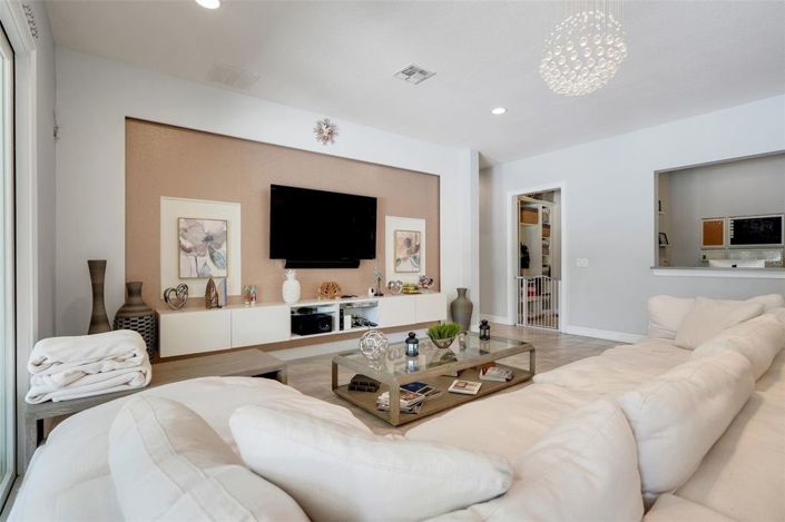 Image No.19-6 Bed House for sale