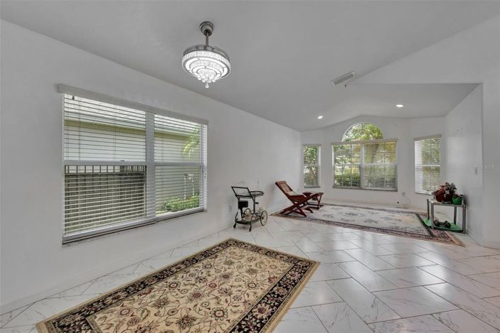 Image No.10-4 Bed House for sale