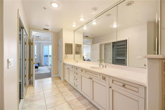 Image No.26-3 Bed Townhouse for sale