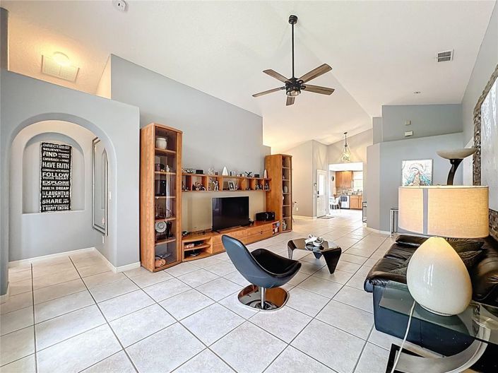 Image No.12-4 Bed House for sale