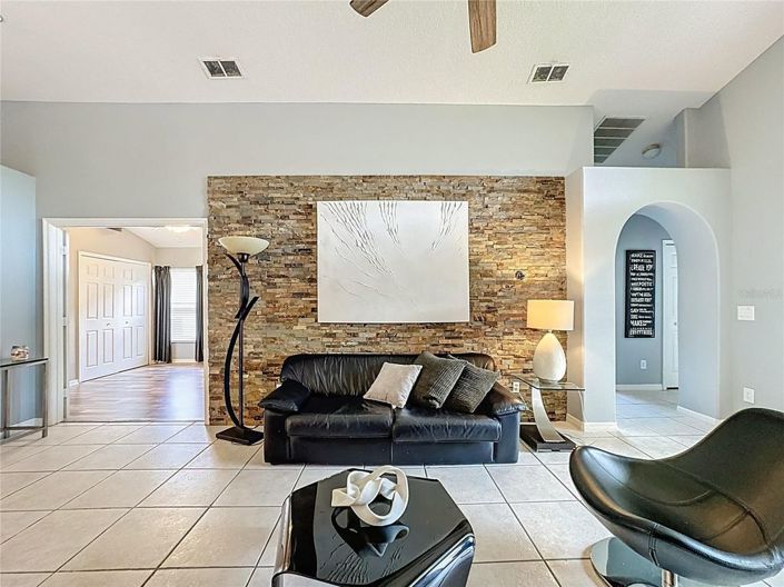 Image No.13-4 Bed House for sale